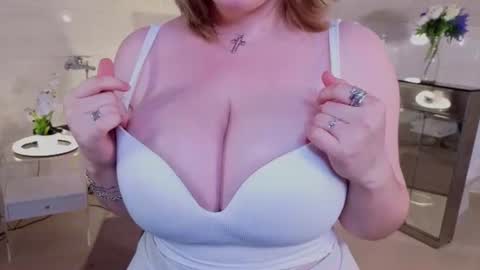 Snapshot of ednaadamse chatting on July 14, 2026, 9:58 am ednaadamse online show from July 14, 2026, 9:58 am