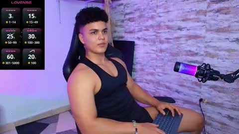 Snapshot of edward__clarck chatting on December 15, 2025, 4:28 am EDWARD CLARCK online show from December 15, 2025, 4:28 am