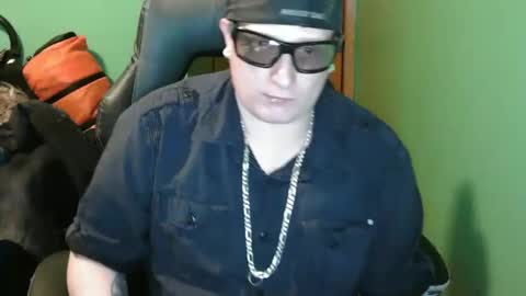 Snapshot of edwardaims_2please chatting on April 9, 2026, 2:44 am edwardaims_2please online show from April 9, 2026, 2:44 am