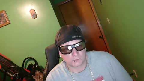 Snapshot of edwardaims_2please chatting on April 12, 2026, 2:38 am edwardaims_2please online show from April 12, 2026, 2:38 am