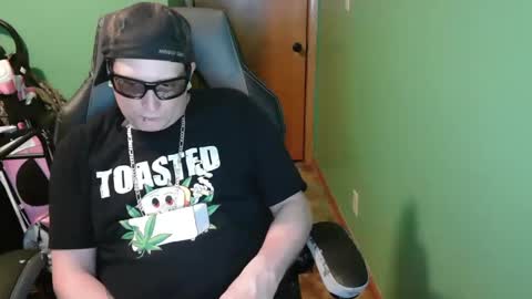 Snapshot of edwardaims_2please chatting on April 19, 2026, 1:49 am edwardaims_2please online show from April 19, 2026, 1:49 am