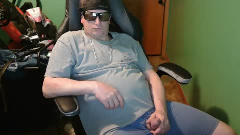 Snapshot of edwardaims_2please chatting on April 30, 2026, 2:18 am edwardaims_2please online show from April 30, 2026, 2:18 am