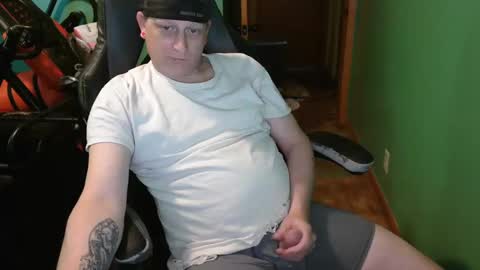 Snapshot of edwardaims_2please chatting on May 4, 2026, 3:30 pm edwardaims_2please online show from May 4, 2026, 3:30 pm