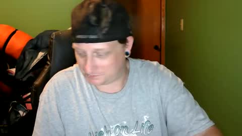 Snapshot of edwardaims_2please chatting on June 11, 2026, 2:33 am edwardaims_2please online show from June 11, 2026, 2:33 am