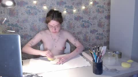 effa__laska online show from April 28, 2026, 9:20 pm
