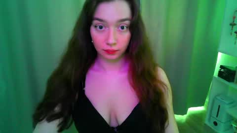 Snapshot of effie_balconii chatting on May 4, 2026, 11:28 am effie_balconii online show from May 4, 2026, 11:28 am