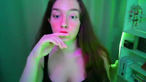 Snapshot of effie_balconii chatting on May 10, 2026, 3:17 pm effie_balconii online show from May 10, 2026, 3:17 pm