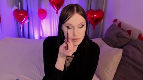 Effie Mur online show from February 13, 2026, 9:33 pm