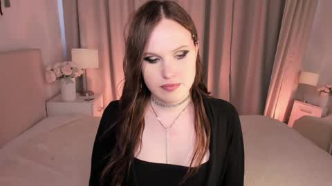 Effie Mur online show from June 10, 2026, 8:46 am
