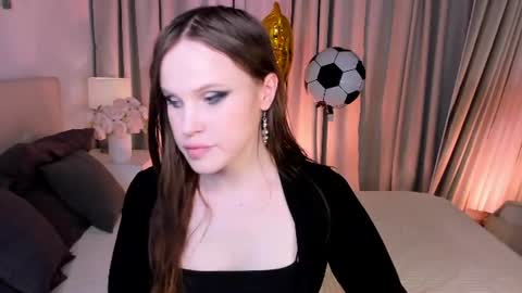 Snapshot of effiemur chatting on June 22, 2026, 9:23 pm Effie Mur online show from June 22, 2026, 9:23 pm