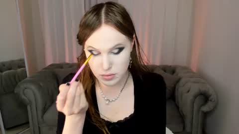 Snapshot of effiemur chatting on August 4, 2026, 9:17 pm Effie Mur online show from August 4, 2026, 9:17 pm