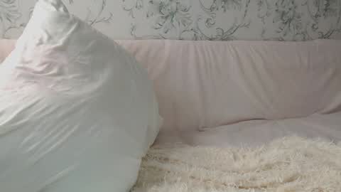 Snapshot of effsweet chatting on December 17, 2024, 11:16 pm Eff online show from December 17, 2024, 11:16 pm