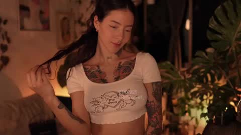 Snapshot of effylowell_ chatting on March 4, 2025, 1:23 am Effy online show from March 4, 2025, 1:23 am