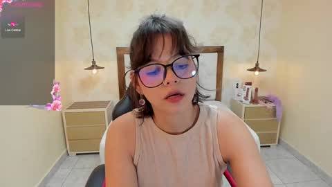  E F F Y  online show from December 7, 2024, 7:43 pm