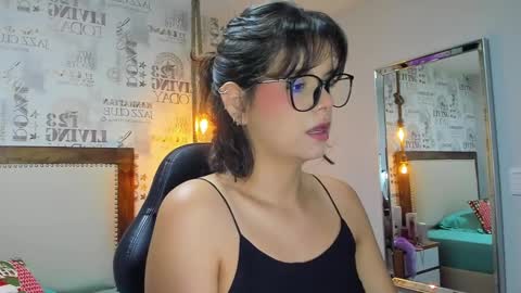  E F F Y  online show from January 5, 2025, 7:28 pm