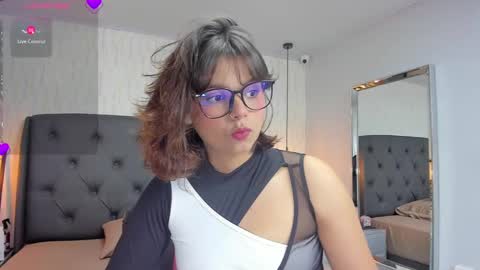  E F F Y  online show from February 20, 2025, 7:30 pm