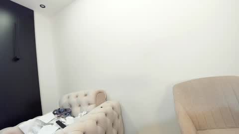 Snapshot of ehotlovea chatting on January 21, 2025, 2:11 am Erik and Alice online show from January 21, 2025, 2:11 am