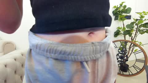 Snapshot of ehotlovea chatting on January 22, 2025, 8:18 am Erik and Alice online show from January 22, 2025, 8:18 am