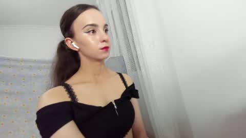 Snapshot of ehotlovea chatting on June 24, 2026, 11:04 pm Erik and Alice online show from June 24, 2026, 11:04 pm