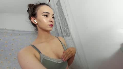 Snapshot of ehotlovea chatting on July 14, 2026, 1:19 am Erik and Alice online show from July 14, 2026, 1:19 am