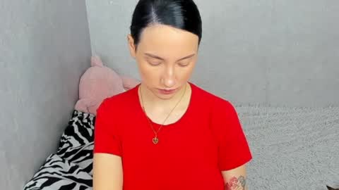 eileenmoores online show from April 8, 2026, 6:41 pm