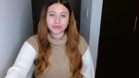 EIMY   MODEL INDEPENDENT online show from February 17, 2025, 4:42 am