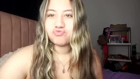 EIMY   MODEL INDEPENDENT online show from September 19, 2025, 12:12 am