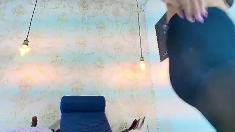 Snapshot of eimy_robertss chatting on June 18, 2026, 8:35 pm Eimy online show from June 18, 2026, 8:35 pm