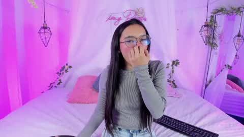eimy_rosse18 online show from April 27, 2026, 1:09 pm