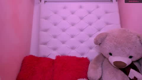 Snapshot of eimy_skinny chatting on April 10, 2026, 2:00 pm eimy online show from April 10, 2026, 2:00 pm