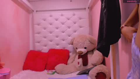 Snapshot of eimy_skinny chatting on June 7, 2026, 1:26 pm eimy online show from June 7, 2026, 1:26 pm