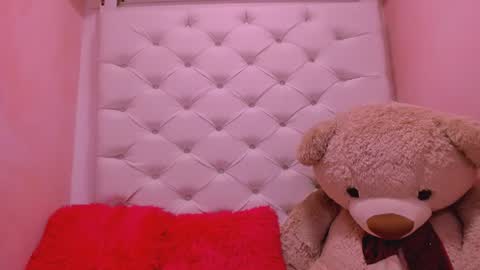 Snapshot of eimy_skinny chatting on June 13, 2026, 12:36 pm eimy online show from June 13, 2026, 12:36 pm
