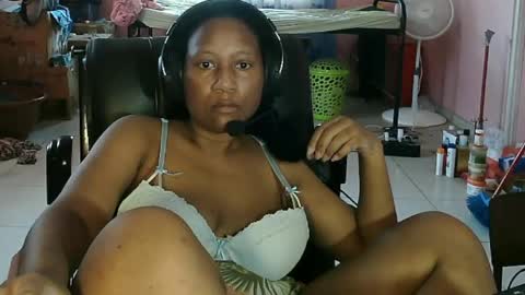 Eirondra Valeen online show from April 25, 2026, 5:43 pm