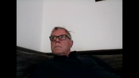 Snapshot of eisbaer1957 chatting on December 22, 2024, 8:16 am eisbaer1957 online show from December 22, 2024, 8:16 am