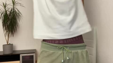 Snapshot of eitanhere chatting on December 8, 2024, 1:25 pm Eitan online show from December 8, 2024, 1:25 pm