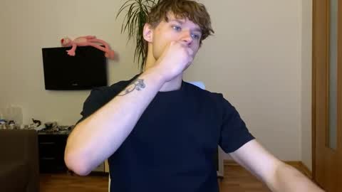 Snapshot of eitanhere chatting on February 5, 2025, 3:31 pm Eitan online show from February 5, 2025, 3:31 pm