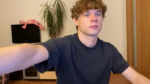 Snapshot of eitanhere chatting on February 11, 2025, 3:18 pm Eitan online show from February 11, 2025, 3:18 pm