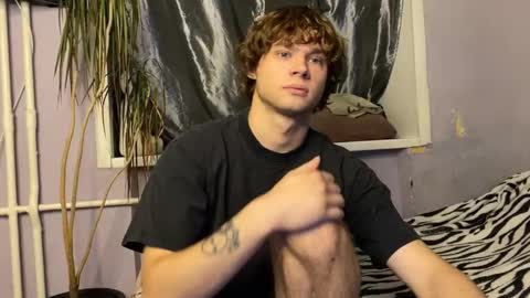 Snapshot of eitanhere chatting on November 6, 2025, 3:02 pm Eitan online show from November 6, 2025, 3:02 pm