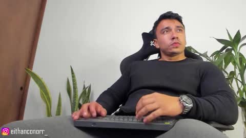 EITHAN CONOR online show from September 12, 2025, 2:22 am