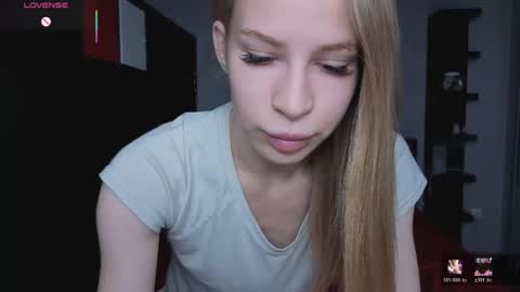 Snapshot of el1s_evans chatting on May 31, 2026, 8:10 am please read my bio there is information about private shows and about my personality online show from May 31, 2026, 8:10 am