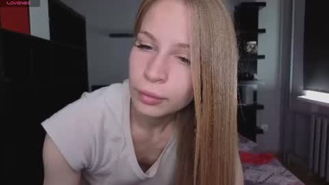 Snapshot of el1s_evans chatting on June 13, 2026, 8:01 am please read my bio there is information about private shows and about my personality online show from June 13, 2026, 8:01 am