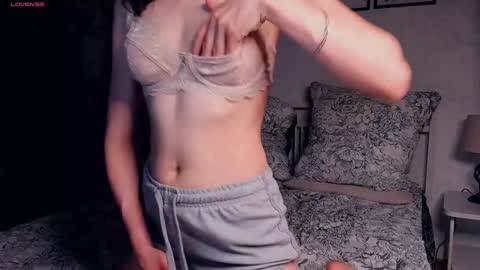 Elis 3 online show from February 2, 2025, 2:27 am