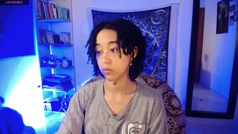 Ela  Help me reach 100 thumbs up online show from March 18, 2026, 2:58 am