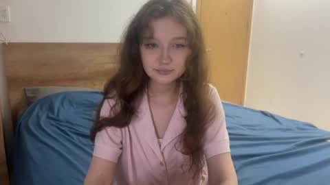 Ela online show from June 25, 2026, 6:45 pm