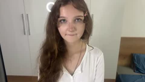 Ela online show from July 3, 2026, 8:37 pm