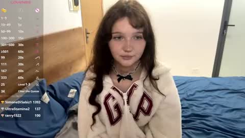 Ela online show from July 18, 2026, 7:39 pm