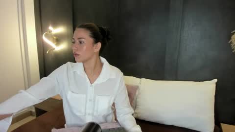 Snapshot of elaia_hatman chatting on July 22, 2026, 12:08 pm E L A I A online show from July 22, 2026, 12:08 pm
