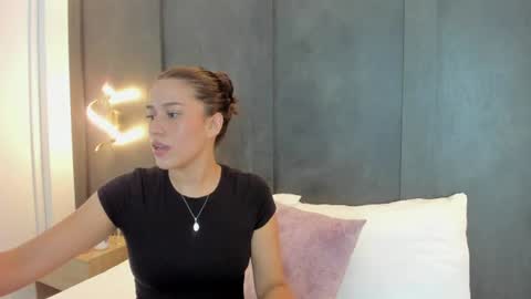 Snapshot of elaia_hatman chatting on July 30, 2026, 7:02 pm E L A I A online show from July 30, 2026, 7:02 pm