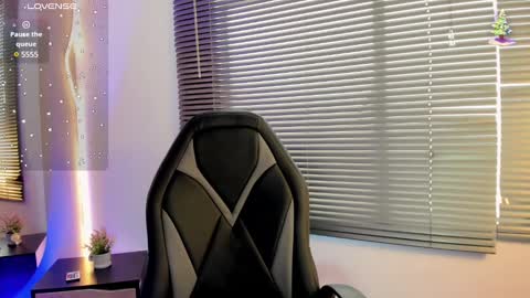 Snapshot of elaia_muller chatting on December 9, 2024, 2:06 pm Elaia online show from December 9, 2024, 2:06 pm