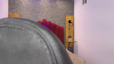 Snapshot of elaia_muller chatting on November 26, 2025, 3:07 am Elaia online show from November 26, 2025, 3:07 am